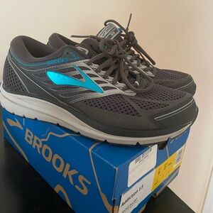 Like New Brooks Addiction 13 Sneakers